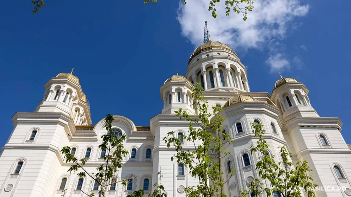 ---------Cum-vede-un-strin-Catedrala-Mntuirii-Neamului-i-lipsete-valoarea-estetic