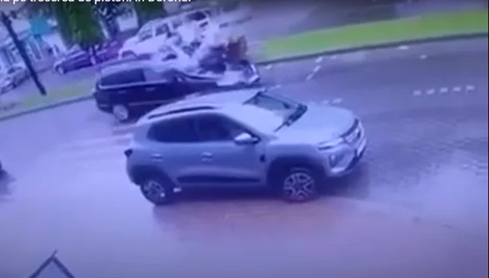 ---------Eleve-izbite-de-o-main-pe-o-trecere-de-pietoni-din-Dorohoi-Accidentul-surprins-de-camere