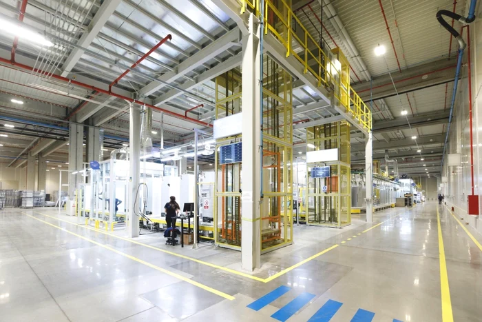 ---------Fabric-deschis-recent-n-Romnia-scoas-la-vnzare-dup-doar-patru-ani