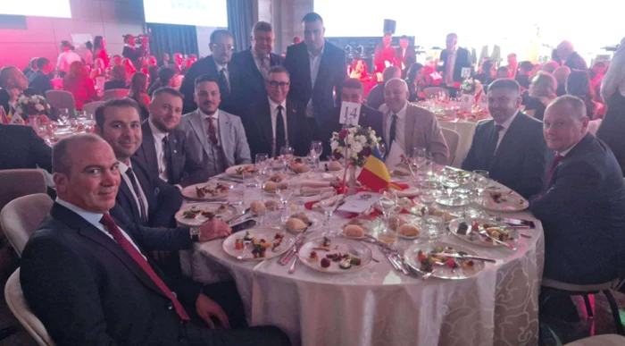 Foto----------Ponta-la-mas-cu--Makaveli-i-parlamentari-plecai-din-POT-AUR-i-SOS-Romnia-Ce-planuri-ar-avea-fostul-lider-PSD