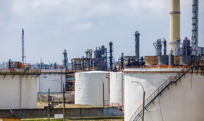 ---------Investiie-strategic-la-Petromidia-Rompetrol-finalizeaz-modernizarea-a-4-rezervoare-de-produse-petroliere-Dependena-Romniei-de-rafinrii-strine-rmne-critic