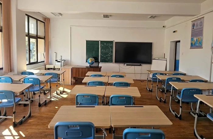 ---------Liceele-cu-predare-n-limba-romn-din-regiunea-Cernui-n-pericol-de-dispariie-Comunitatea-romneasc-cere-intervenia-autoritilor