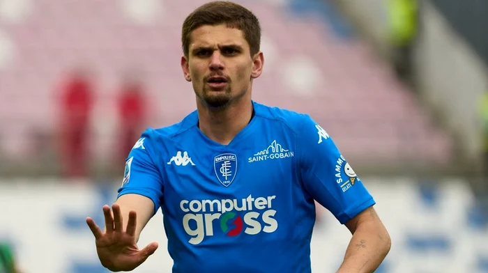 ---------Lui-Rzvan-Marin-nu-i-merge-deloc-bine-cu-familia-Lucescu-Pus-la-zid-de-Mircea-a-fost-btut-de-Rzvan