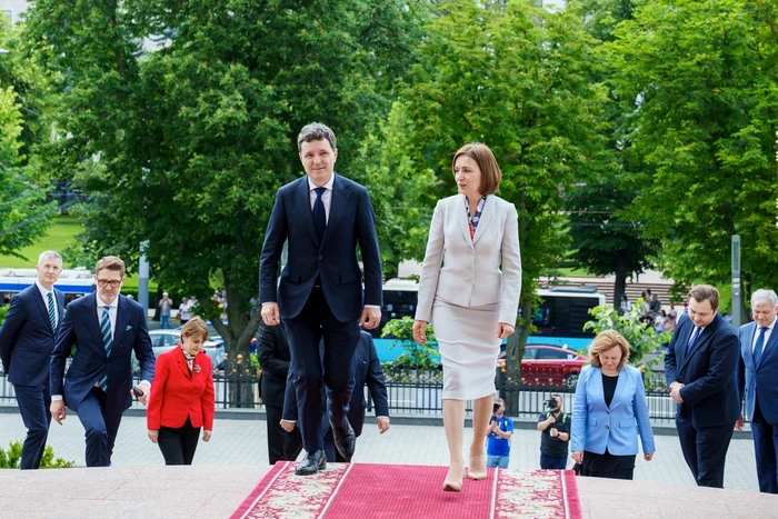 ---------Maia-Sandu-vine-la-Bucureti-pentru-a-participa-la-Sfinirea-picturii-Catedralei-Naionale-Va-avea-o-ntrevedere-cu-Nicuor-Dan