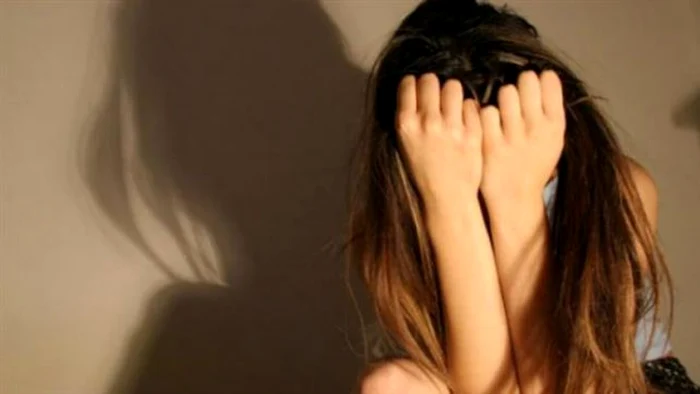 ---------O-adolescent-de-14-ani-din-Arad-care-i-a-btut-o-coleg-pn-i-a-pierdut-cunotina-a-fost-plasat-sub-control-judiciar
