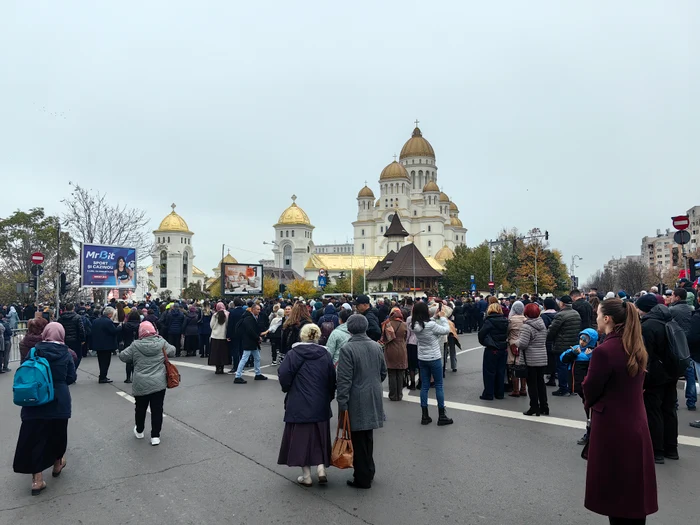 ---------Politicieni-huiduii-la-sfinirea-Catedralei-Naionale-Susintorii-lui-Clin-Georgescu-au-strigat-numele-fostului-candidat-la-prezideniale
