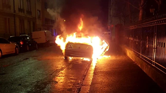 ---------Rzbunare-ocant-la-Brlad-Un-brbat-voia-s-mutileze-cu-acid-un-poliist-rutier-S-fie-bucuros-c-a-scpat-doar-cu-maina-incendiat