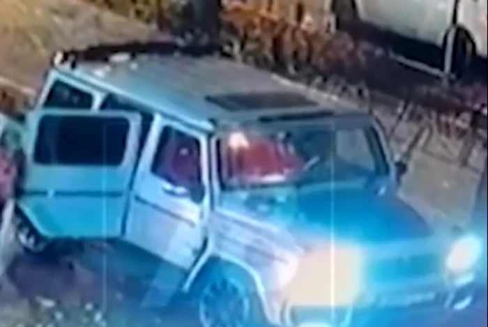 ---------Scen-incredibil-Au-srit-din-dub-s-l-rpeasc-dar-fotbalistul-rus-le-a-dat-o-lecie-atacatorilor-Tnrul-i-a-pus-la-pmnt-pe-agresori-