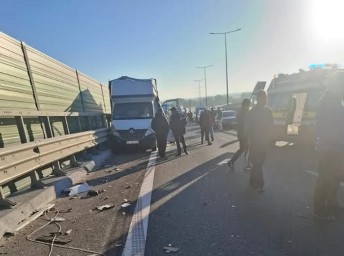 ---------Traficul-rutier-a-fost-blocat-pe-Drumul-Expres-12-dup-un-accident-ntre-un-TIR--i-dou-autoutilitare