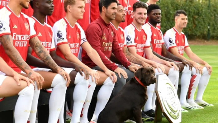 ---------Ultima-metod-neconvenional-folosit-Arteta-la-Arsenal-face-carier-Dup-hoi-de-buzunare-cini-i-becuri-mai-nou-apeleaz-la-piloi-de-vntoare