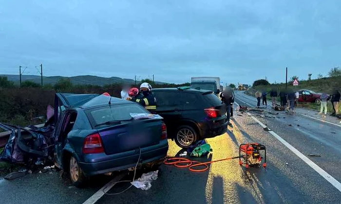 Video----------Accident-extrem-de-grav-pe-DN-1C-n-judeul-Cluj-cinci-rnii-ncarcerai-un-brbat-a-murit