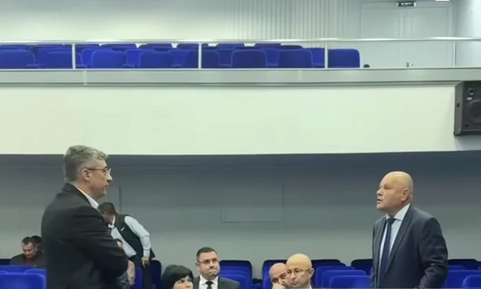 Video----------Ceart-ca-la-ua-cortului-la-CJ-Brila-Zt-s-i-spui-lui-m-ta-porcule-Cuvinte-grele-ntre-eful-PSD-i-un-consilier-liberal