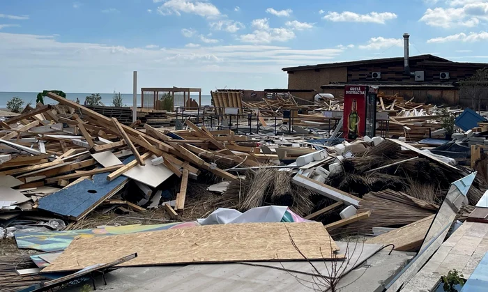 Video----------Contractele-de-nchiriere-pentru-plaje-nu-mai-sunt-prelungite-Operatorii-nevoii-s-demoleze-structurile-existente-Totul-se-face-pe-repede-nainte
