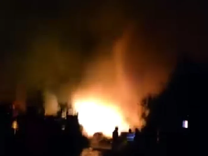 Video----------Incendiu-puternic-la-un-depozit-de-legume-fructe-din-Suceava-Cauza-izbucnirii-potrivit-autoritilor