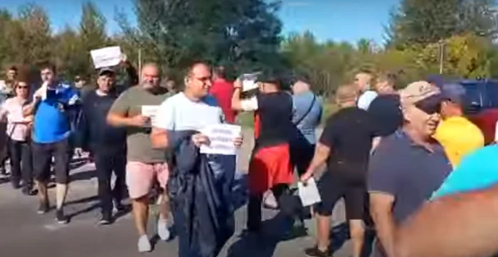 Video----------Protest-spontan-la-ArcelorMittal-Angajaii-sunt-nemulumii-de-procesul-de-disponibilizare-dup-anunul-de-oprire-a-produciei