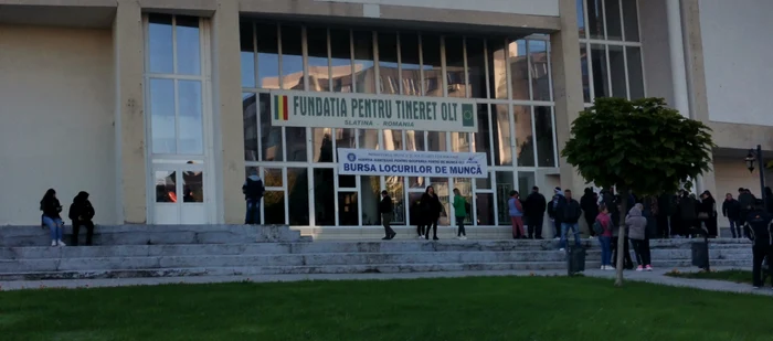 ---------omerii-care-au-peste-50-de-ani-disperai-s-i-gseasc-de-lucru-la-bursa-pentru-absolveni-Nici-omaj-n-avem-c-te-ine-cteva-luni-i-te-concediaz-REPORTAJ