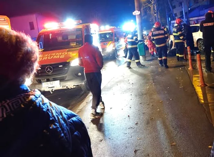 ---------Accident-grav-n-Sectorul-6-patru-persoane-rnite-dup-ce-o-main-a-intrat-ntr-o-staie-de-autobuz