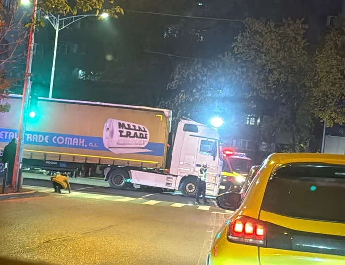 ---------Accident-mortal-n-Bucureti-un-pieton-a-fost-spulberat-de-un-TIR-pe-Iuliu-Maniu