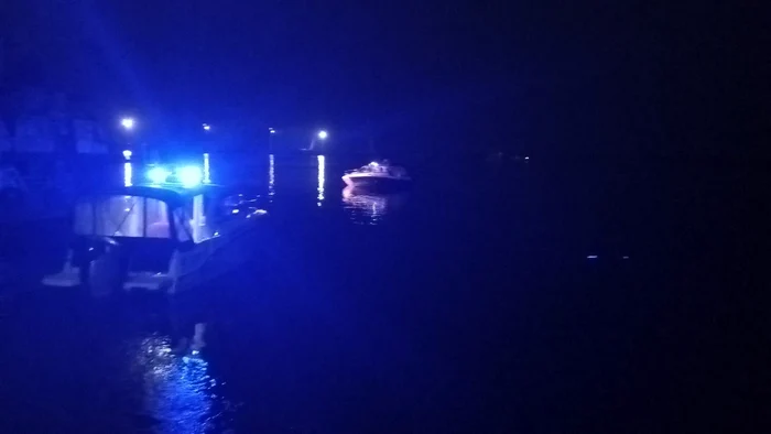 ---------Accident-naval-n-municipiul-Galai-O-ambarcaiune-n-care-se-aflau-trei-persoane-a-lovit-o-barj-Una-din-victime-este-incontient