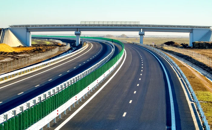 ---------Accidente-n-lan-pe-drumul-expres-Piteti-Craiova-O-autospecial-de-stingere-s-a-rsturnat-pe-carosabil-Pompierii-internai-la-spital