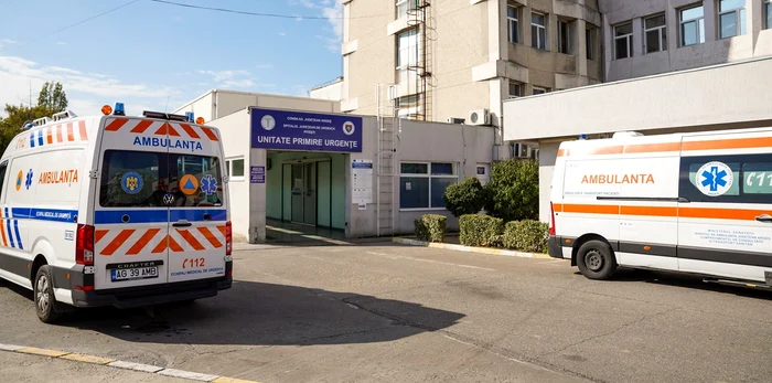 ---------Btaie-i-geamuri-sparte-la-Spitalul-din-Arge-Un-brbat-venit-la-UPU-cu-fiul-su-a-devenit-violent-i-a-fost-reinut