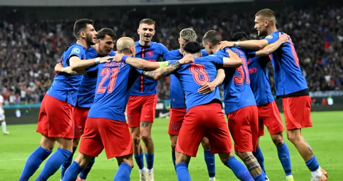 ---------Cel-mai-dorit-meci-din-fotbalul-romnesc-Suporterii-vor-s-vad-duelul-dintre-echipele-care-se-ceart-pe-Cupa-Campionilor-Europeni