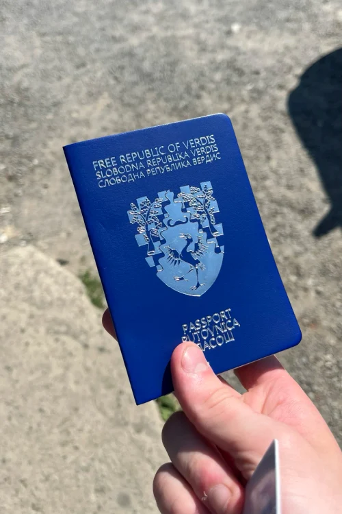 ---------Cel-mai-tnr-preedinte-din-lume-Brbatul-care-revendic-formarea-unui-stat-ntr-un-inut-al-nimnui-din-Europa