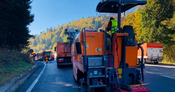 ---------Circulaia-se-desfoar-pe-o-band-n-Comarnic-din-cauza-unor-lucrri-ct-timp-este-restricionat-traficul