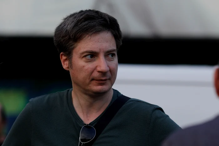 ---------De-ce-devine-Romnia-tot-mai-violent-Explicaia-lui-Andrei-Caramitru-d-fiori---