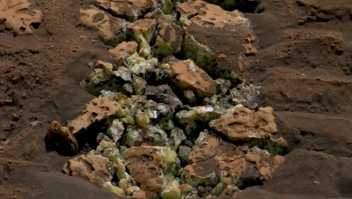 ---------Descoperire-uimitoare-pe-Marte-fcut-de-Roverul-Curiosity-al-NASA-care-a-spart-din-greeal-o-roc