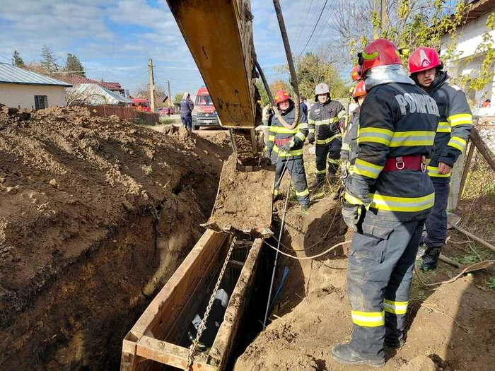 ---------Doi-muncitori-care-spau-un-an-prini-sub-pmnt-Mobilizare-pentru-salvarea-lor