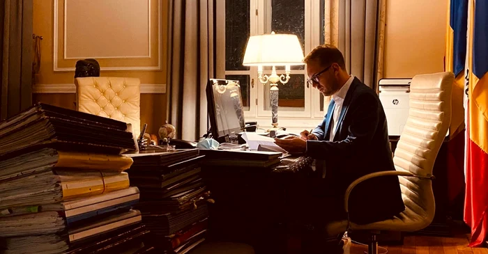 ---------Dominic-Fritz-singurul-primar-fr-cetenie-romn-a-nceput-s-nvee-istoria-i-geografia-rii-Nu-muli-romni-ar-trece-testul