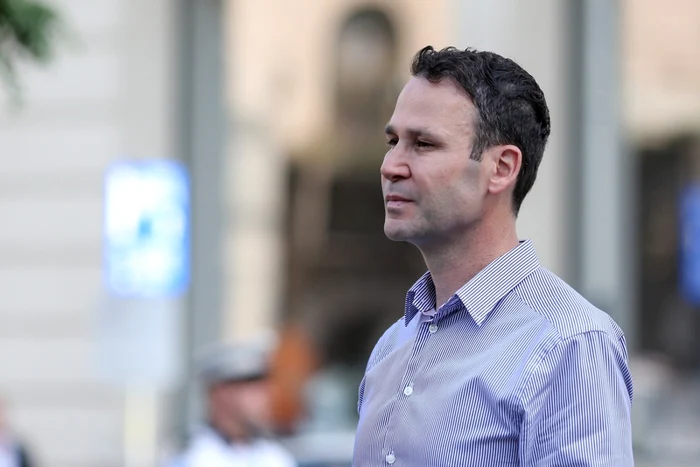 ---------Drumuri-nchise-n-Sectorul-3-n-cazul-strzilor-construite-peste-conducte-de-gaze-Transgaz-d-vina-pe-pe-Robert-Negoi