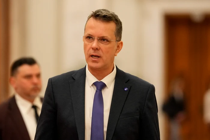 ---------Eroarea-care-a-fcut-nconjurul-lumii-Demisia-ministrului-romn-al-Aprrii-reflectat-de-presa-internaional--