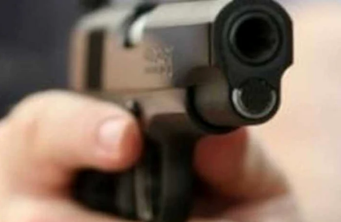 ---------Focuri-de-arm-n-Galai-poliitii-au-mpucat-un-brbat-care-a-agresat-o-tnr-i-a-atacat-forele-de-ordine