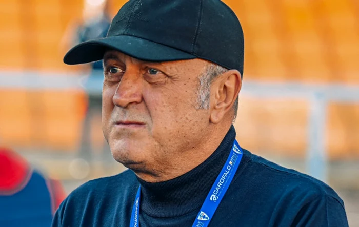 ---------Genoa-nu-mai-are-antrenor-dup-ce-Dan-ucu-a-renunat-la-serviciile-lui-Patrick-Vieira-Cine-i-ar-putea-lua-locul-