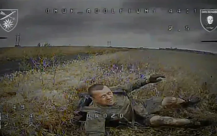 ---------Imagini-ocante-cu-soldai-rui-panicai-ncercnd-cu-disperare-s-se-fereasc-de-drone-Soldat-ucrainean-E-noul-trend