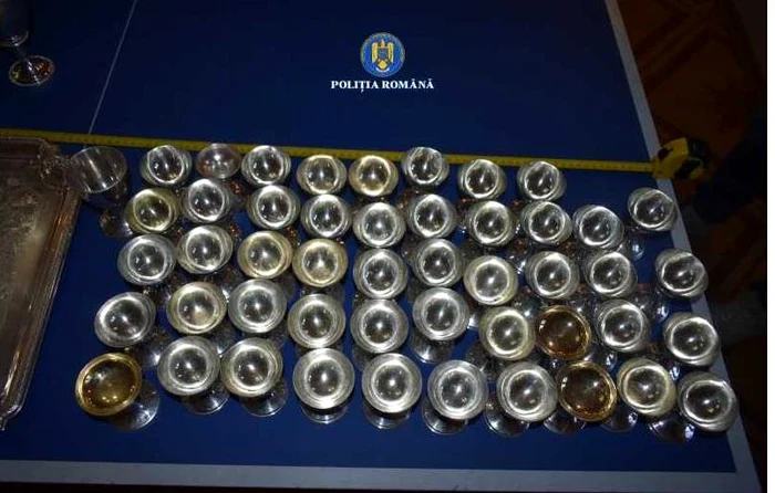 ---------Miracolul-buzoian-50-de-piese-aparinnd-unei-biserici-din-Norvegia-gsite-ntr-un-trg-din-Mrcineni