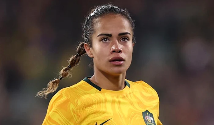 ---------Momente-scandaloase-la-plecare-colegele-i-au-dat-banane-n-loc-de-flori