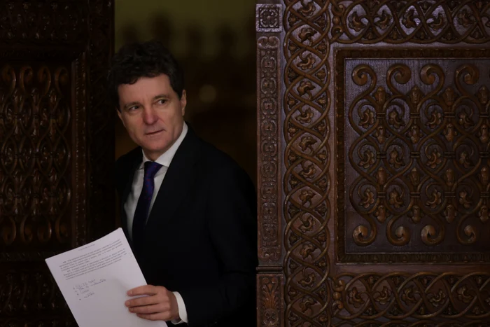 ---------Nicuor-Dan-critic-administraia-public-din-Romnia-Bltete-ntr-o-rutin-din-care-nu-tie-s-ias