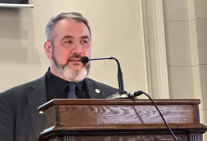 ---------Nicuor-Dan-i-a-ales-noul-consilier-pe-Educaie-Cine-este-Sorin-Costreie