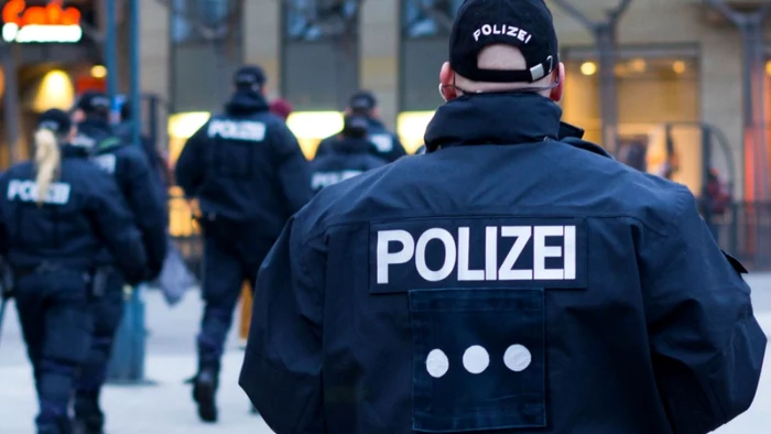 ---------O-feti-de-12-ani-surd-a-fost-mpucat-de-poliie-n-Germania-S-a-apropiat-de-ageni-cu-dou-cuite