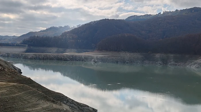 ---------O-galerie-de-acces-a-barajului-Paltinu-s-a-nfundat-Autoritile-intervin-n-regim-de-urgen-pentru-deblocarea-ei