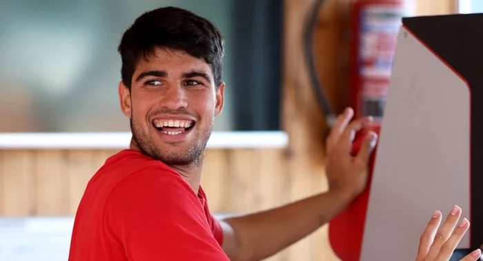 ---------O-rusoaic-l-a-ntrebat-pe-Alcaraz-dac-are-iubit-Replica-spaniolului-a-fcut-sala-s-rd