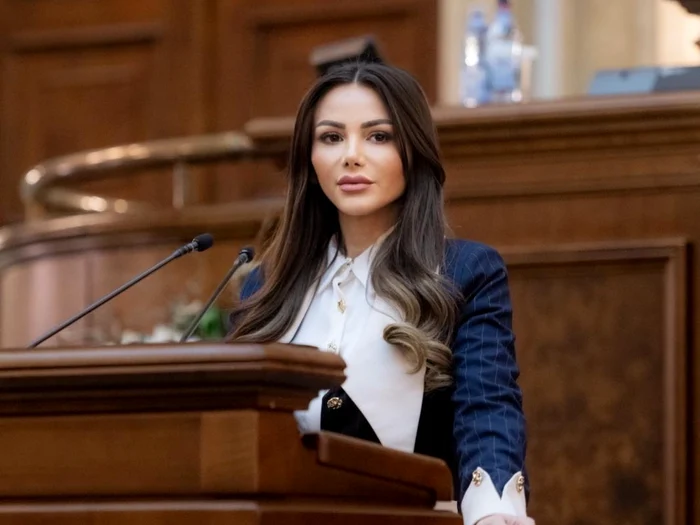 ---------O-senatoare-POT-a-fost-atacat-cu-ranga-de-soia-unui-brbat-cu-care-ar-avea-o-relaie-Nu-este-subiect-de-bclie