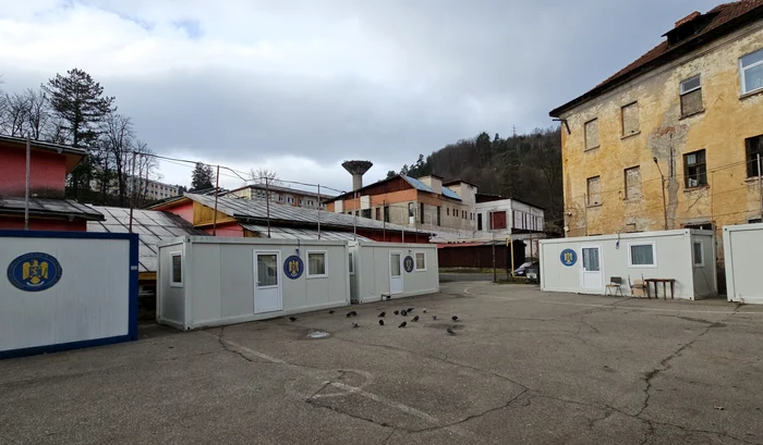 ---------Oamenii-din-Aninoasa-triesc-de-aproape-3-ani-n-containere-Au-zis-maxim-3-luni