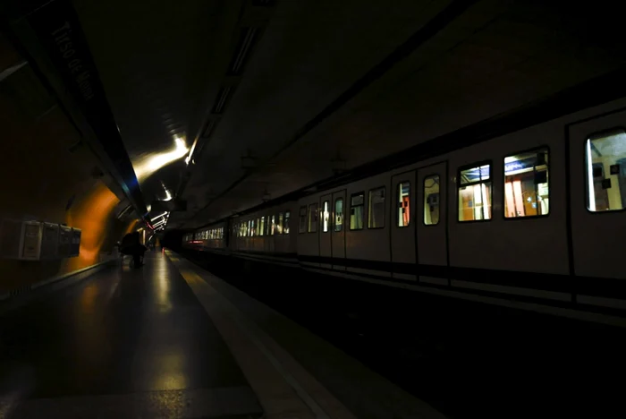 ---------Pan-major-de-curent-n-Paris-170000-de-locuine-fr-electricitate-metroul-i-trenurile-oprite