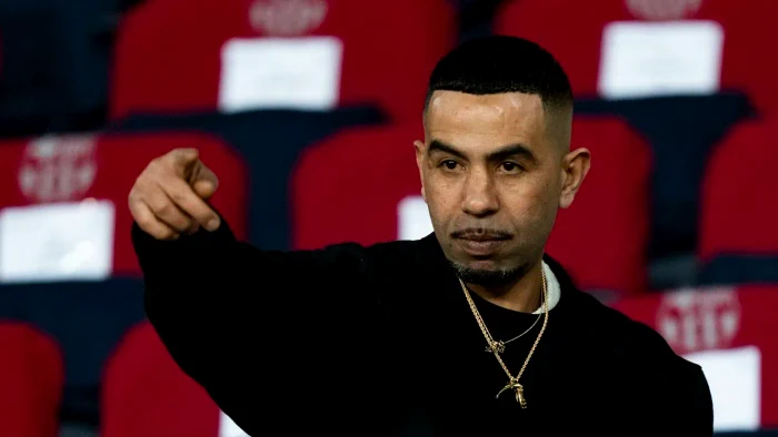 ---------Poveste-incredibil-tatl-copilului-care-nvrte-45000--pe-zi-triete-din-strns-cutii-de-carton