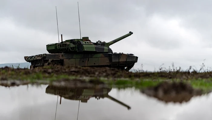 ---------Presa-maghiar-ironizeaz-ambiiile-militare-ale-Romniei-Viseaz-la-lucruri-mree-dar-independena-ncepe-cu-uruburi-importate