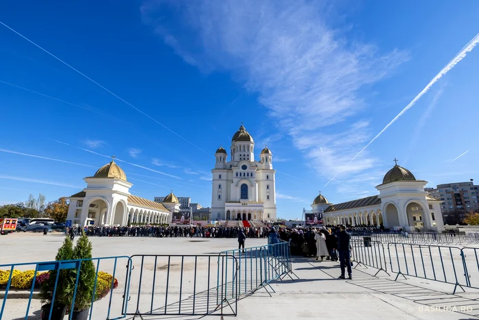 ---------Programul-Catedralei-Naionale-dup-ncheierea-pelerinajului-care-sunt-perioadele-de-vizitare-